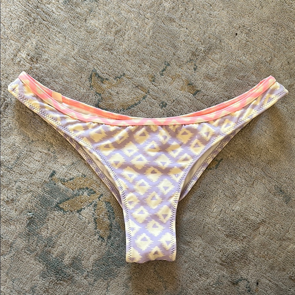 VS - cheeky bottoms